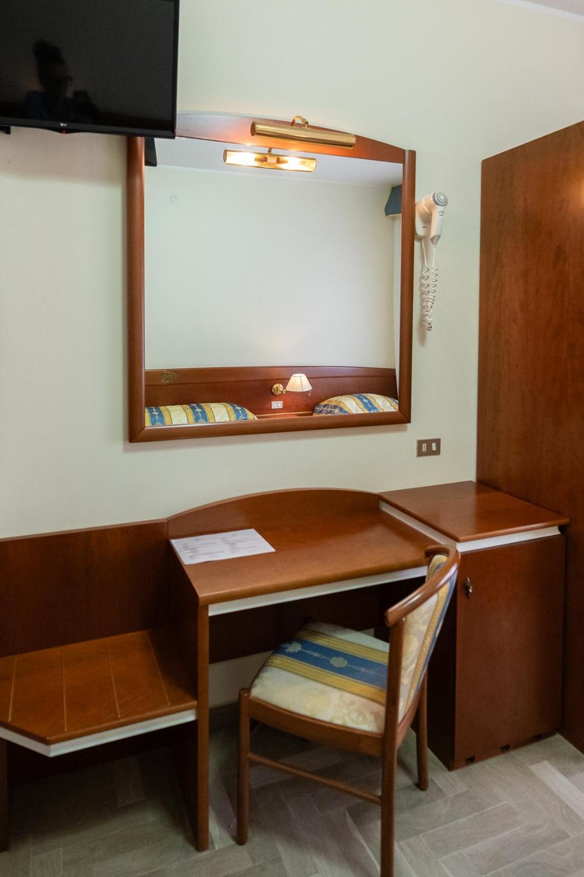 Easy Hotel Meryon Соттомарина Номер фото