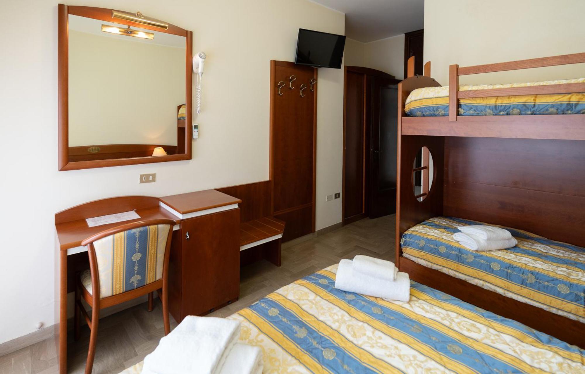 Easy Hotel Meryon Соттомарина Номер фото