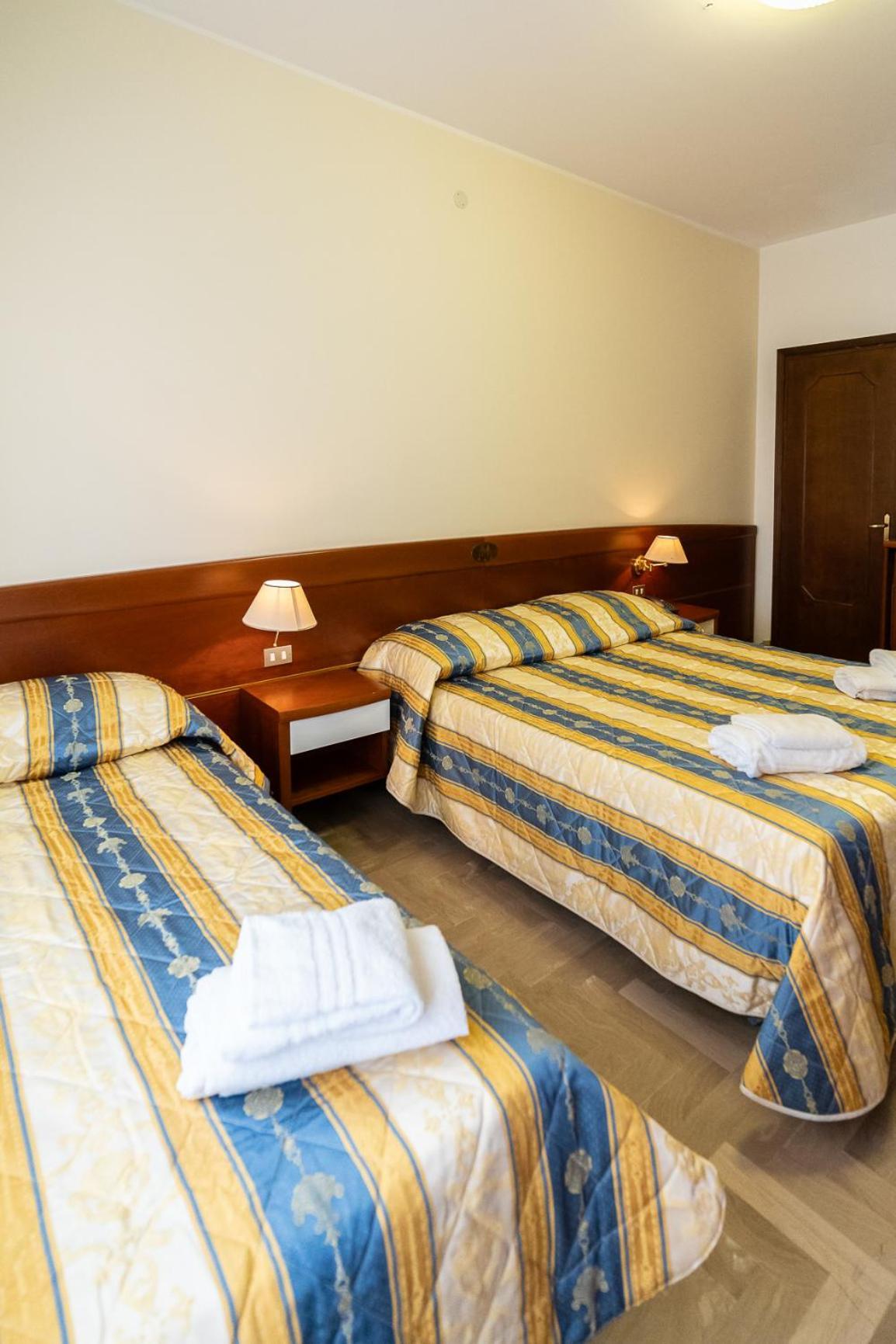 Easy Hotel Meryon Соттомарина Номер фото