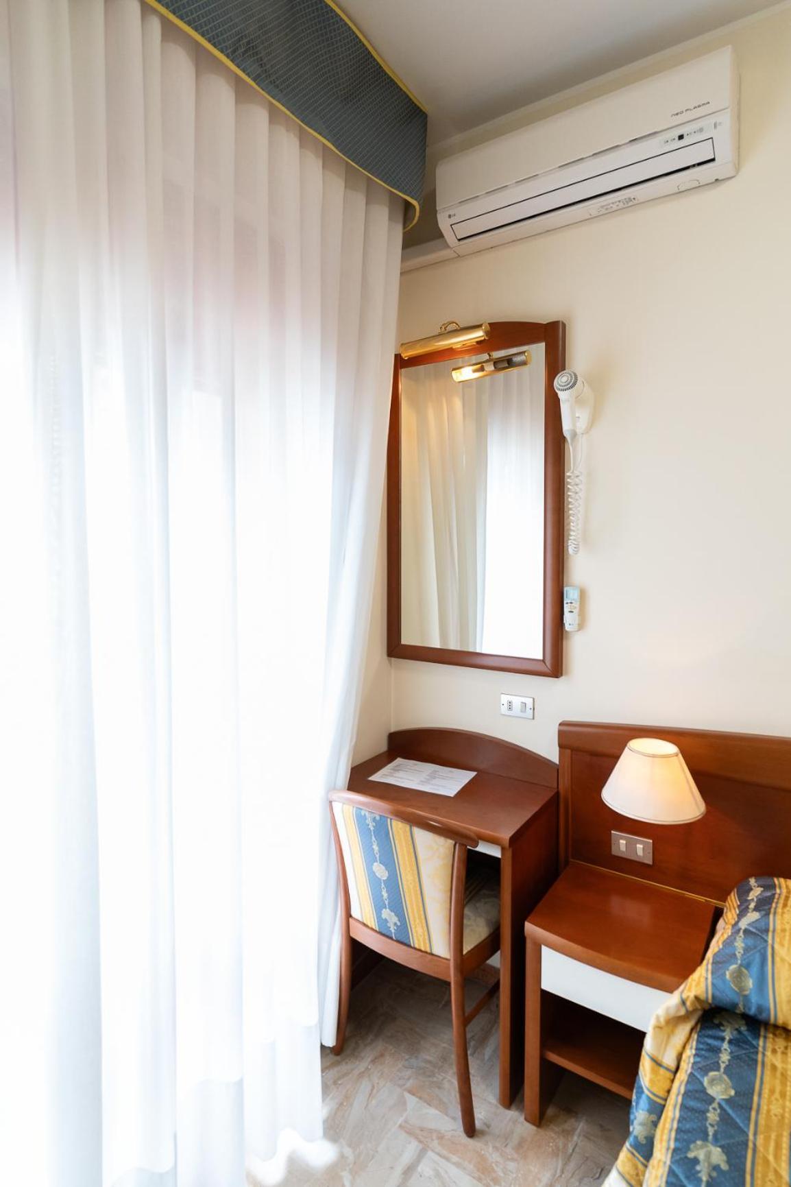 Easy Hotel Meryon Соттомарина Номер фото