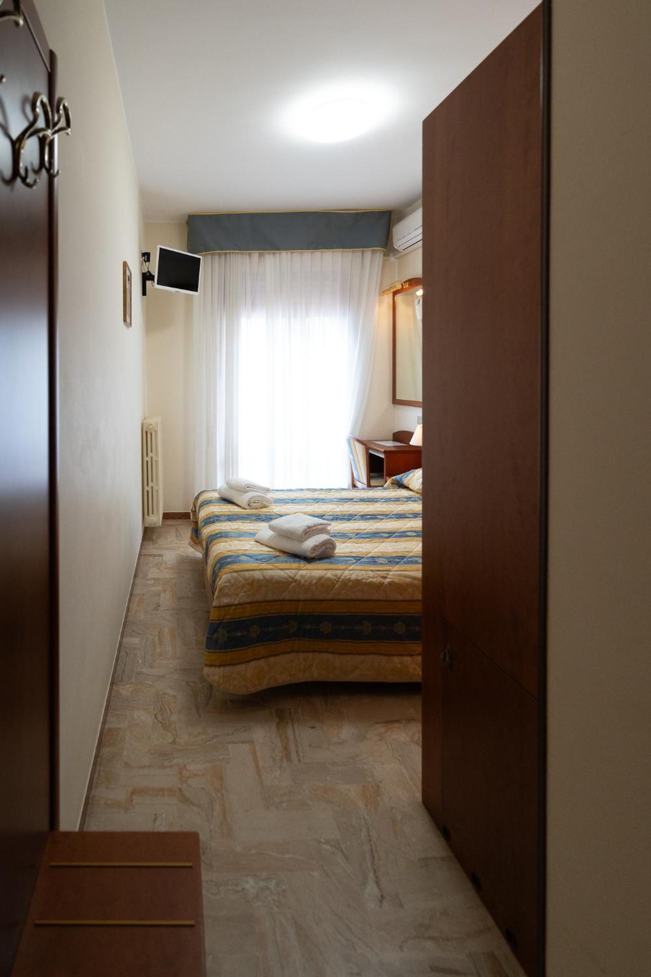 Easy Hotel Meryon Соттомарина Номер фото